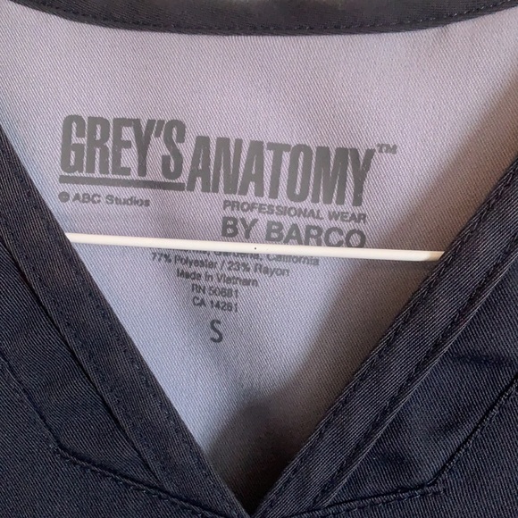 Grey’s Anatomy scrub top - Picture 2 of 3